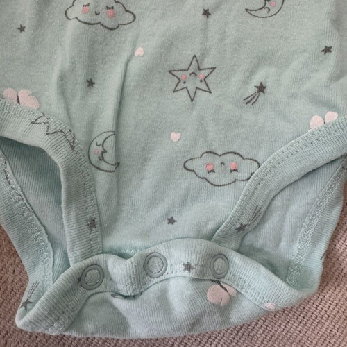 Carter's bodysuit like new for 6 months old