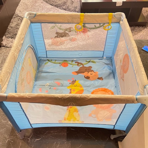 Lionelli Playpen like new with extra Hauck mattress