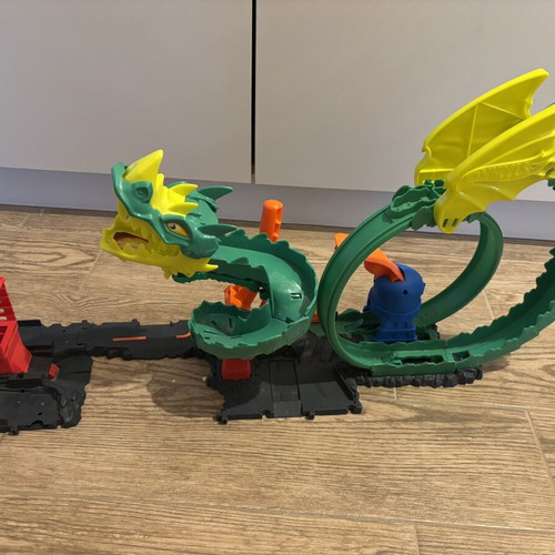 Hot Wheels City Dragon Drive Fireflight playset, 2 pieces
