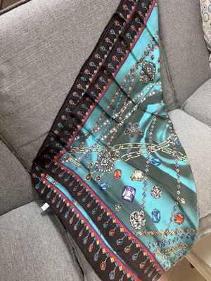 Scarf 90x90 like new, high quality, very soft