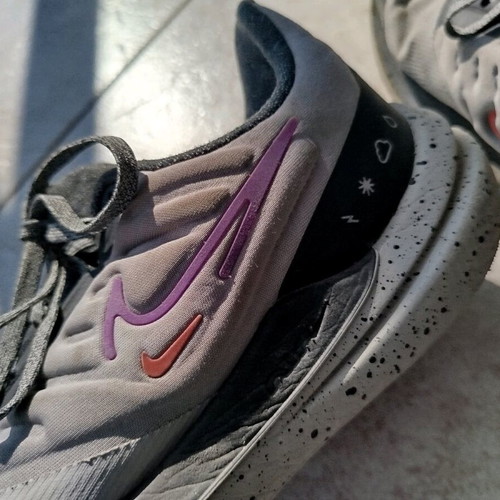 Nike athletic shoes used, size 37.5, gray