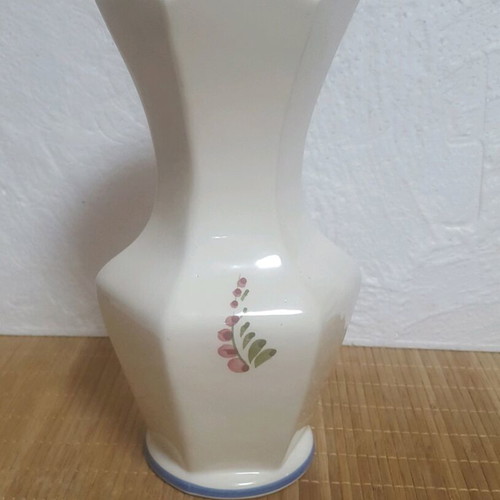 Vintage Portuguese vase like new with floral motifs