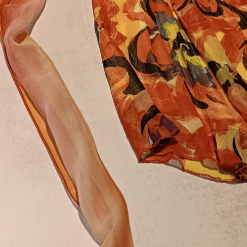 Dress with flowers like new, tie at the waist