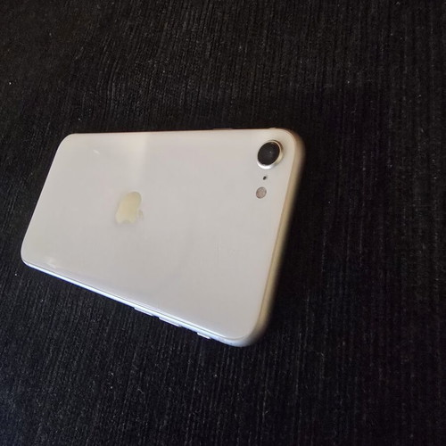 Iphone SE 64GB in excellent condition, white