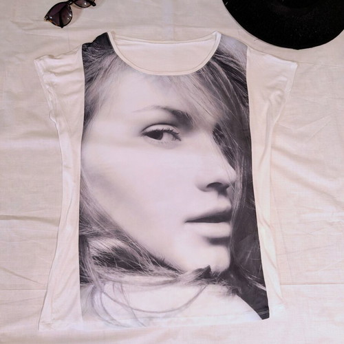 Oversized white T-shirt 100% cotton with artistic face print, like new