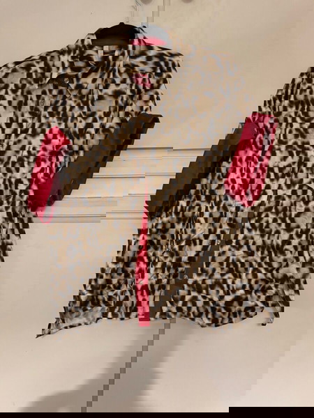 Animal print shirt with red details