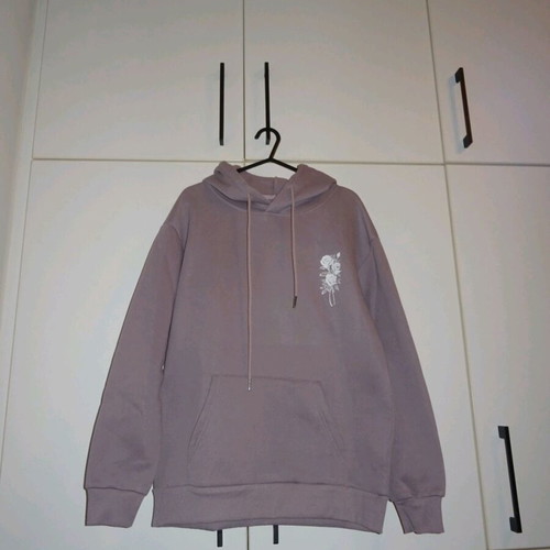 Eggplant warm sweatshirt with white details new, size Small