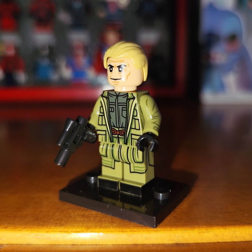 Luthen Rael minifigure like new with stand and blaster