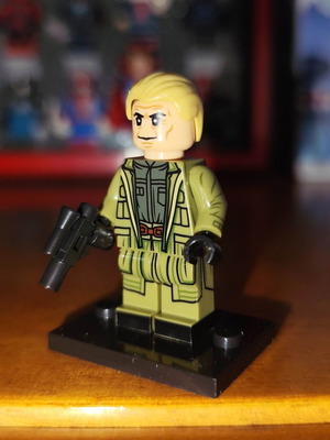Luthen Rael minifigure like new with stand and blaster