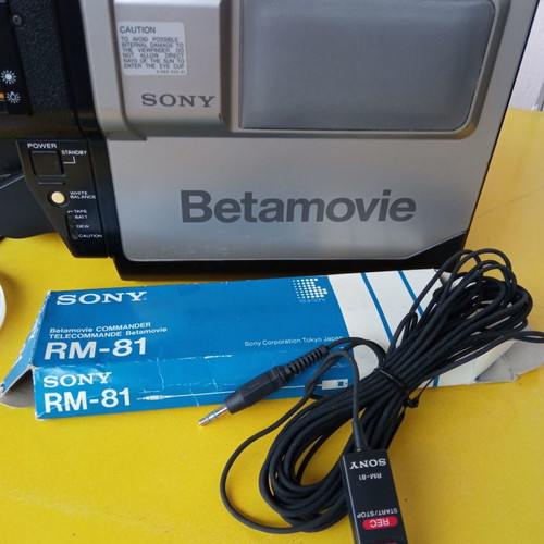Βίντεο-κάμερα Sony BMC 100P μεταχειρισμένη με αξεσουάρ δεκαετίας '80