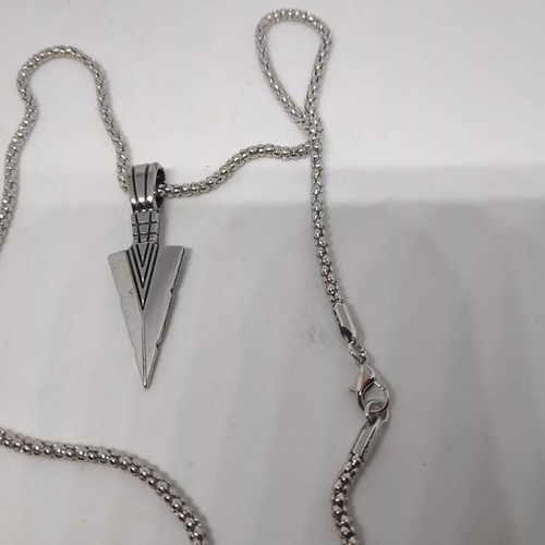 Men's Arrow Pendant Necklace like new, silver vintage style