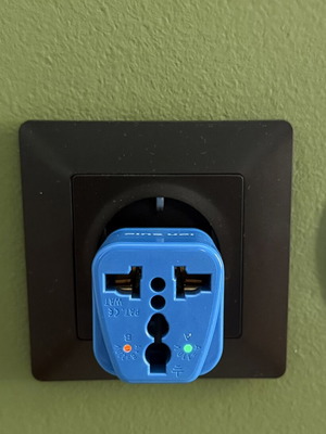 Travel Universal Adapter like new for all sockets