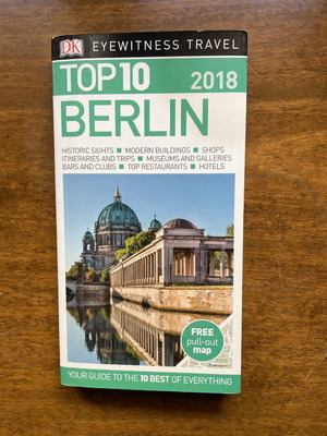 Berlin travel guide like new with pull-out map, English