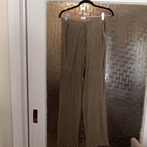 Bershka women's green airy set shirt and pants like new