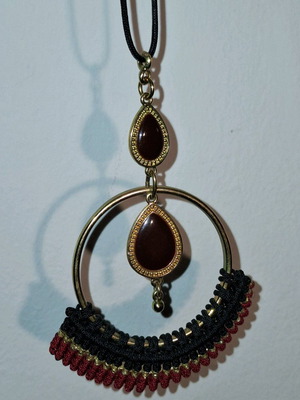 Ethnic necklace with macrame fabric and teardrop pendant like new
