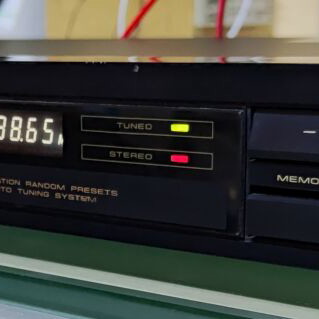 Pioneer F-223L tuner used with external marks