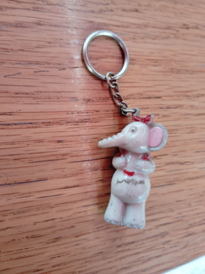 Vintage elephant keychain with baby on back, new, 90s decade