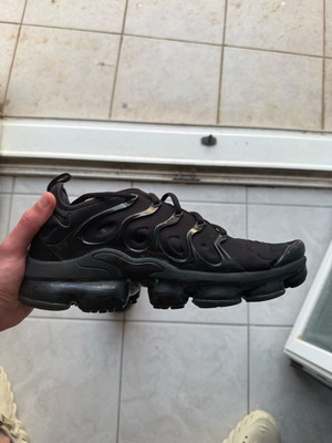 Nike Air Vapormax Plus used, size 43, black sneakers