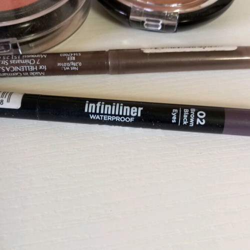 Cosmetics set like new with blush, eye pencils and mat lipstick