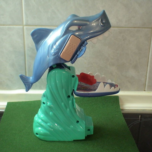 Hot Wheels City Shark Beach Battle Challenge playset