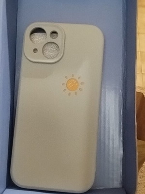Θήκη iPhone 15 καινούργια, μινιμαλιστική ματ σιλικόνη σε φιστικί με χρυσό ήλιο