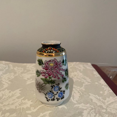 Vintage Satsuma vases new, set of 2 with gold details