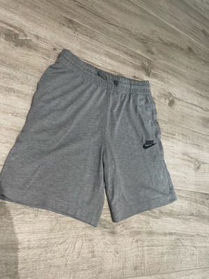 Детски къси панталони Nike като нови, размер Large