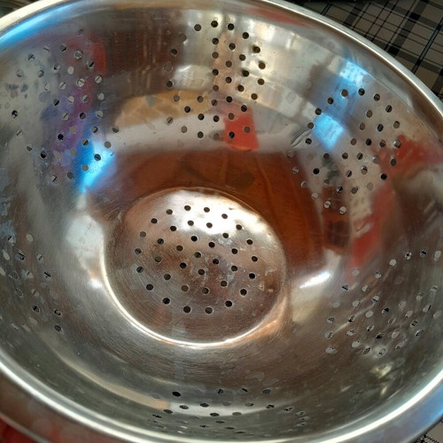 Stainless steel colander like new in excellent condition