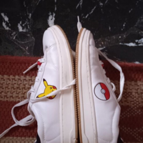 Zara Pokémon Athletic Shoes size 36 used, white