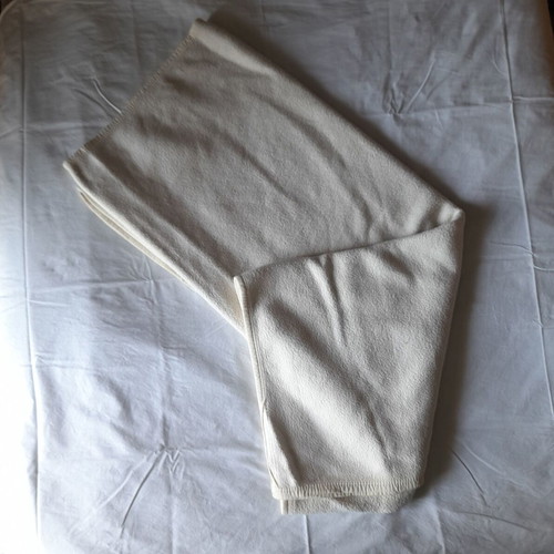 Single blanket used, white color