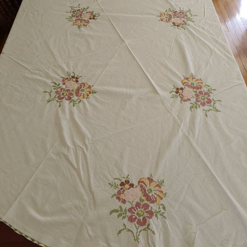 Round handmade tablecloth 160 cm like new