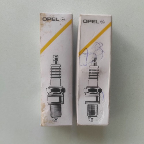 Opel GM 90297143 Bosch WR7BC Spark Plugs like new, set of 2