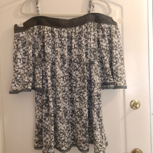 Women's short-sleeve blouse like new, size 2XL, white and gray