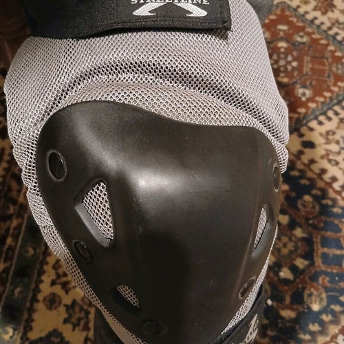 Knee pads like new for motorcycle and other uses