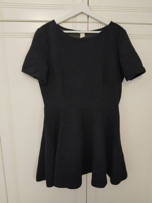 H&M black winter dress size L like new