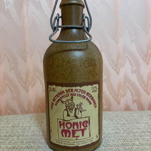 Traditional German Honig Met Mead Bottle 0.5L like new, decorative clay