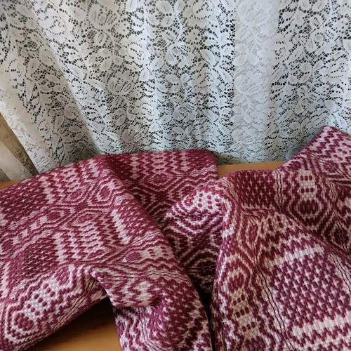 Woven traditional pillows like new, 50x50 cm, burgundy, set of 2