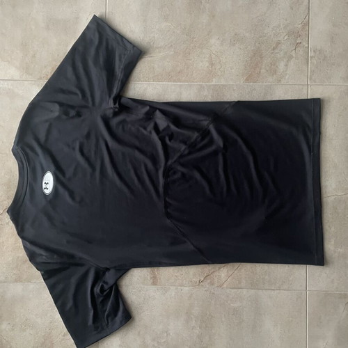 Under Armour Compression Shirt like new, short sleeve, size M
