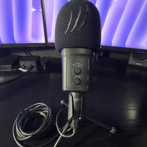 uRage Stream 700 HD USB gaming and streaming microphone with tripod