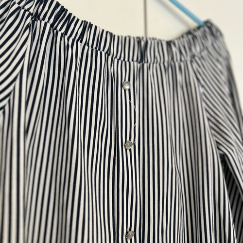 Off-shoulder striped top like new, white and blue, one size