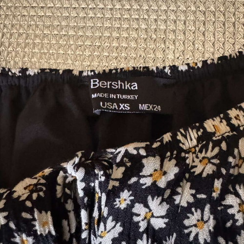 Bershka crop top XS like new, dark blue with daisies, 3/4 sleeves