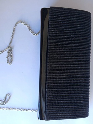 Shoulder bag with chain like new