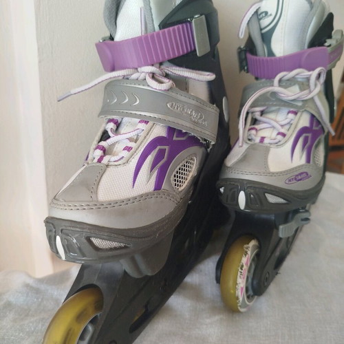 Roller skates like new, adjustable size 28-30