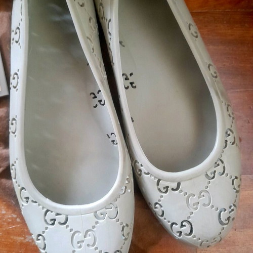 Gucci ballet flats with rubber logo like new, gray, size 37