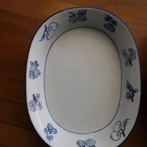 Serving bowls like new, set of 3 ceramic with rattan base