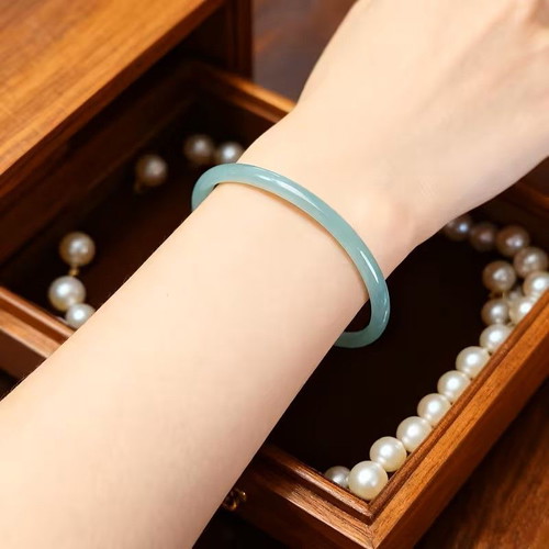 Vintage elegant women's bracelet new, quartz, turquoise and green
