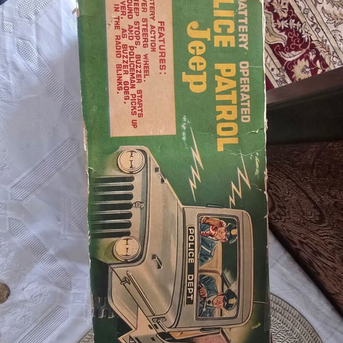 Tin police car from the 1950s like new with officers
