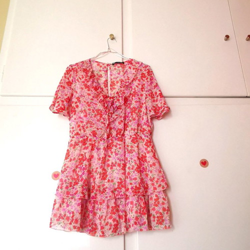 Zara women's floral dress Medium like - 10,00 - Vendora.cy Zara women's floral dress Medium like - 10,00 - Vendora.cy