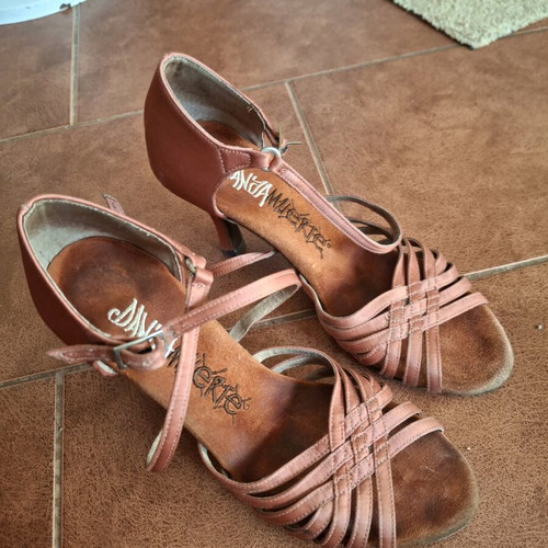 Latin sandals pink leather satin like new, size 38