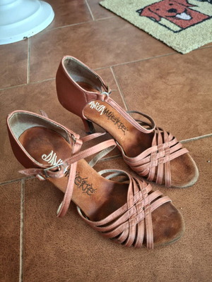 Latin sandals pink leather satin like new, size 38
